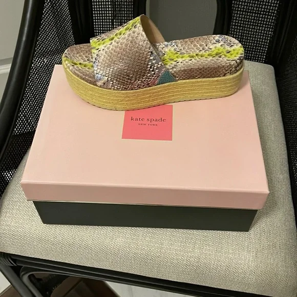 Kate Spade used snake print wedges. - Picture 1 of 3
